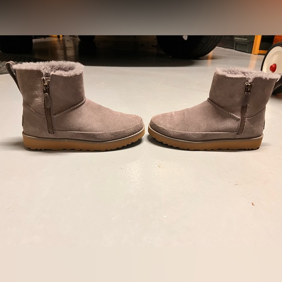 UGG Classic Mini Zip Boot- Size 7 - Picture 3 of 5